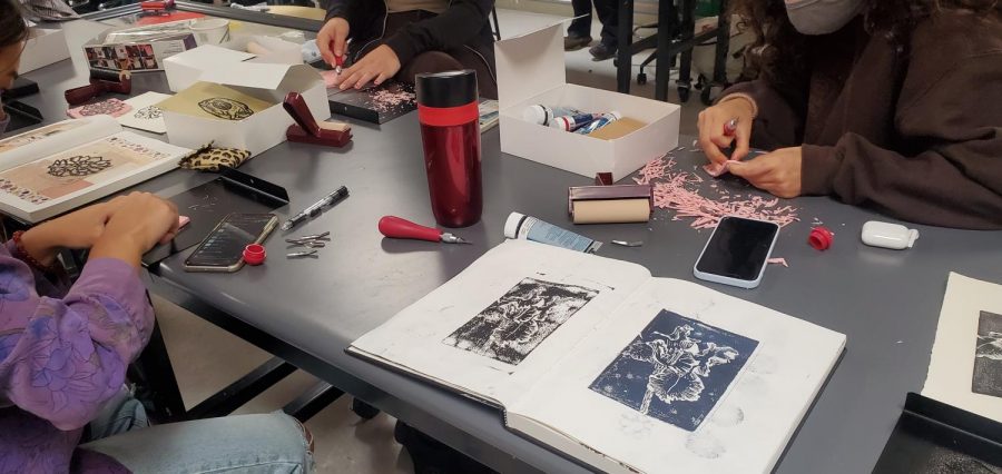 Students in the Drawing/Mixed Media art class in 2021. Photo credit: Kate Randall.