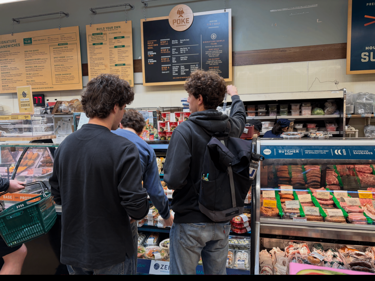 Students select a meal at Gus's Market on April 6. Photo credit: Otis Wang. 