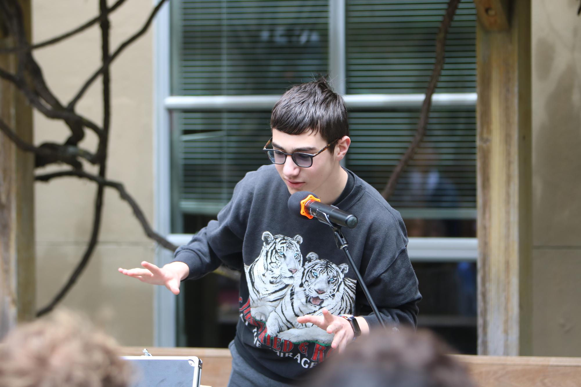 Fergus Osborn-Hobbs ’29 performing magic at Blues Jam on May 8. Photo credit: Rizal Adanza.